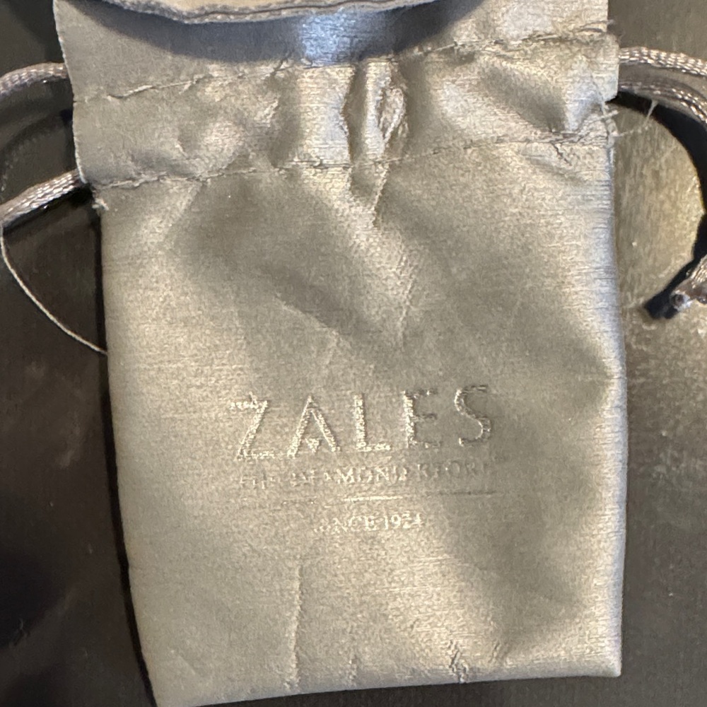Zales Silver Jewelry Box and 2 jewelry Dust/Pouch bags. - Picture 4 of 15